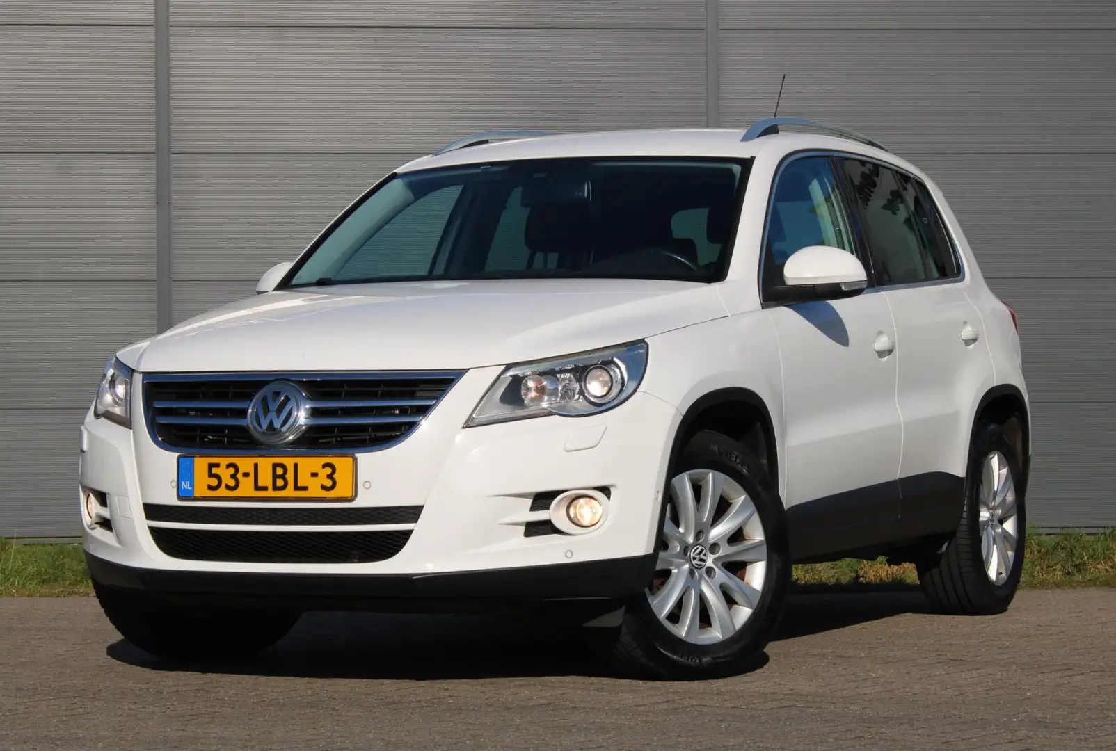 Volkswagen Tiguan 1.4 TSI Sport&Style Navi Stoelverwarming Trekhaak Wit - 2