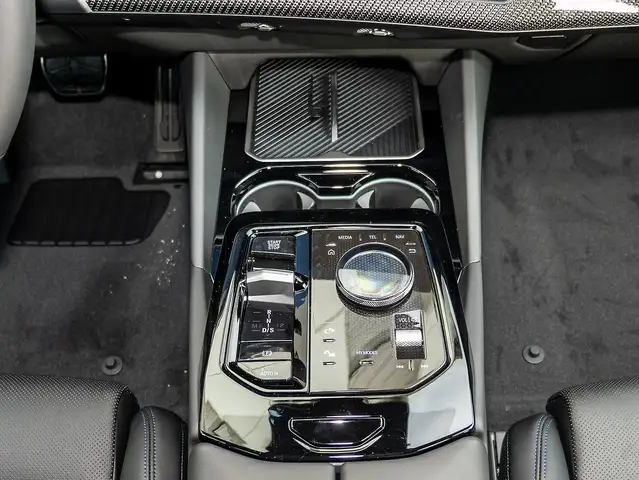 BMW 5 Series view 7
