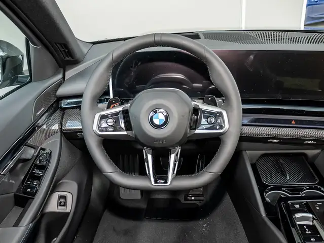 BMW 5 Series view 8