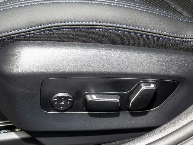 BMW 5 Series view 13