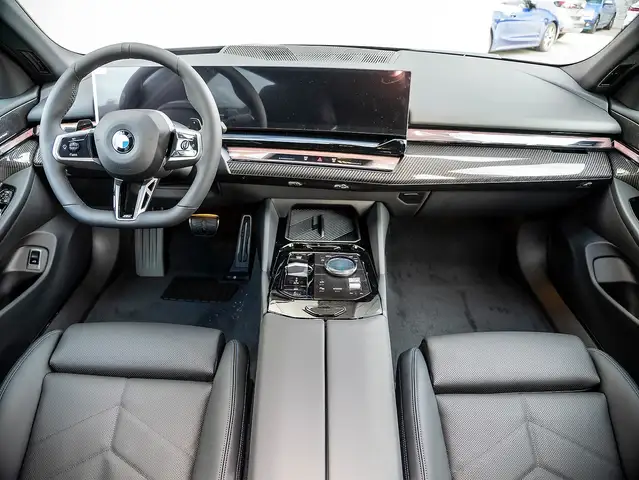 BMW 5 Series view 5