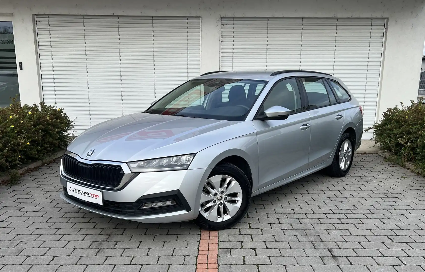 Skoda Octavia Combi Style 2,0 TDI Grau - 1