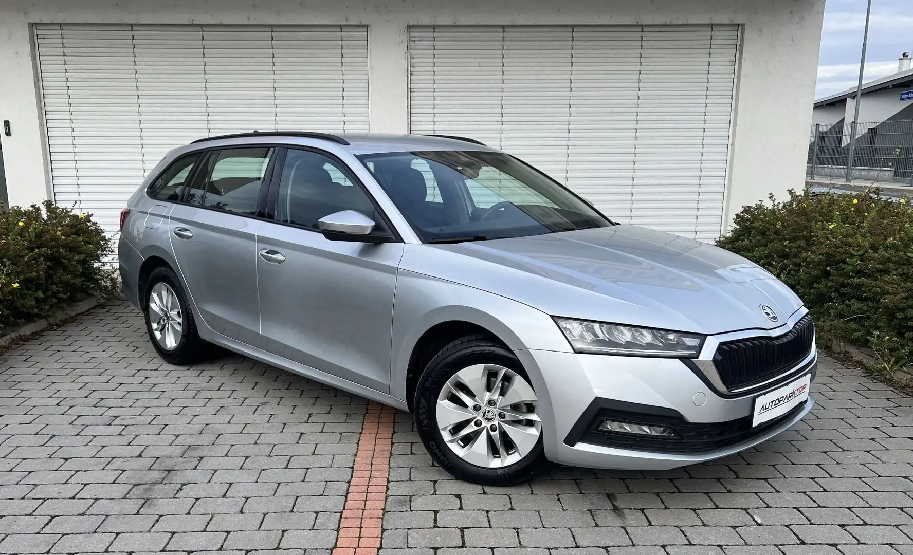 Skoda Octavia Combi Style 2,0 TDI Grau - 2