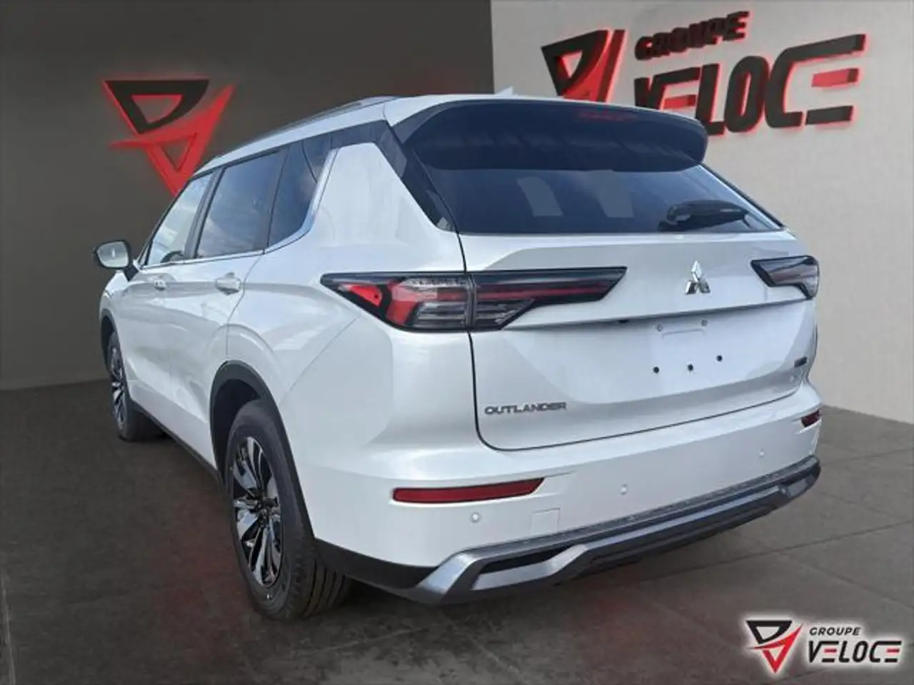 Mitsubishi Outlander photo Mitsubishi Outlander