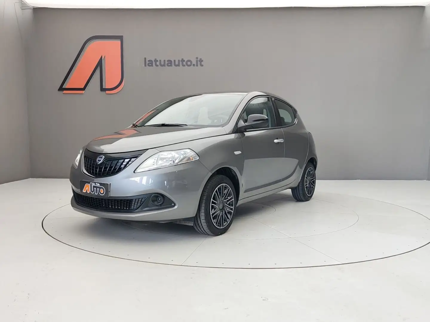 Lancia Ypsilon 1.0 70CV HYBRID ORO Gri - 1