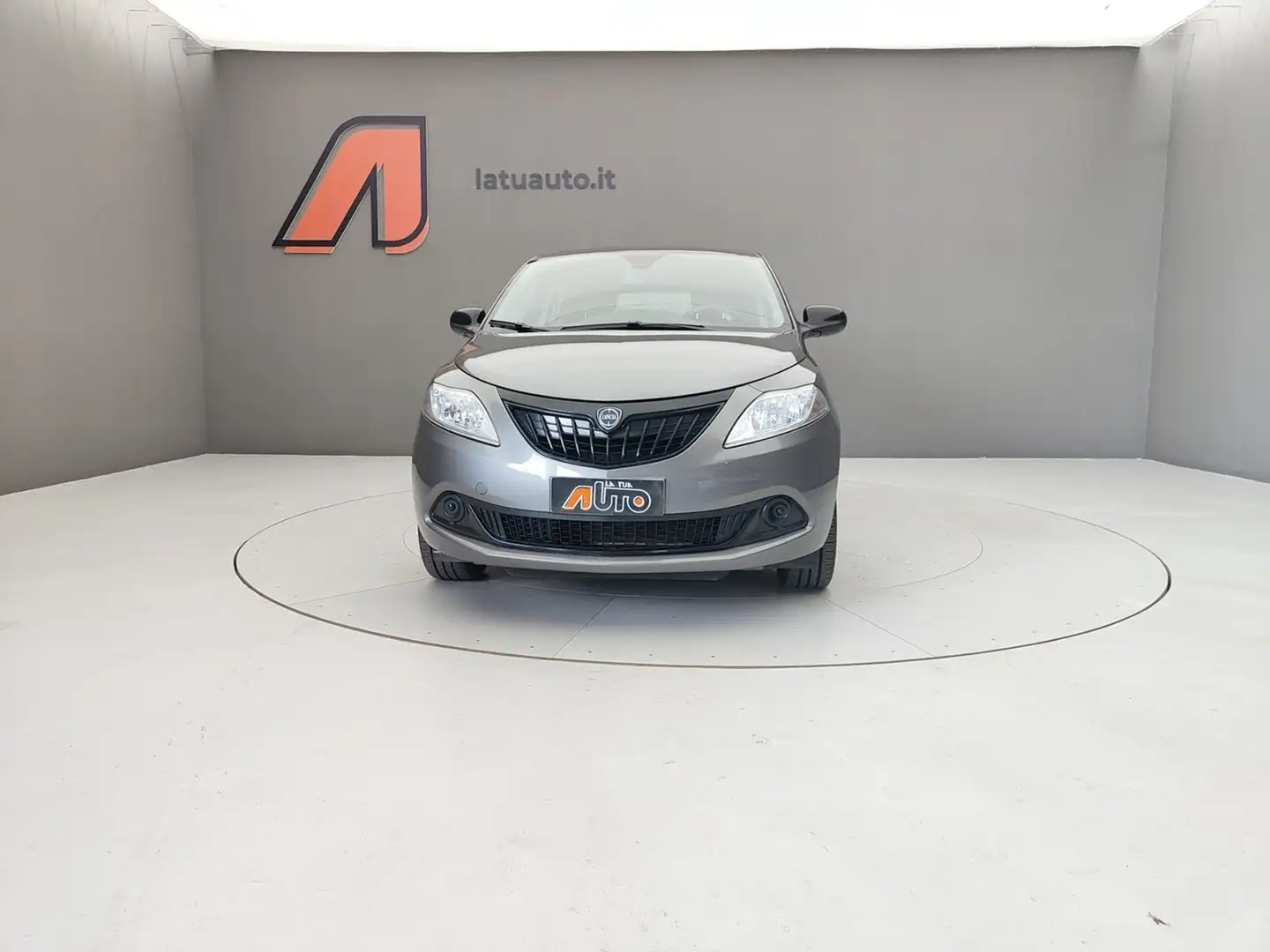 Lancia Ypsilon 1.0 70CV HYBRID ORO Gri - 2