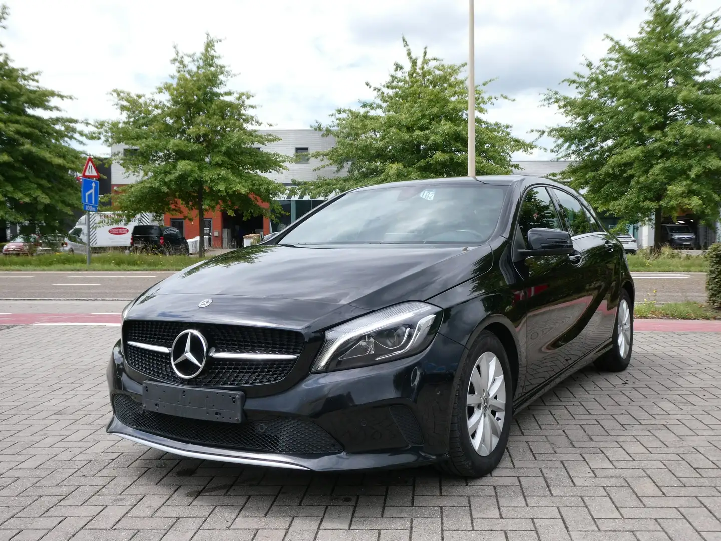 Mercedes-Benz A 180 d, GPS, Cruise, AC, PDC, LED, 1j Garantie Gris - 1
