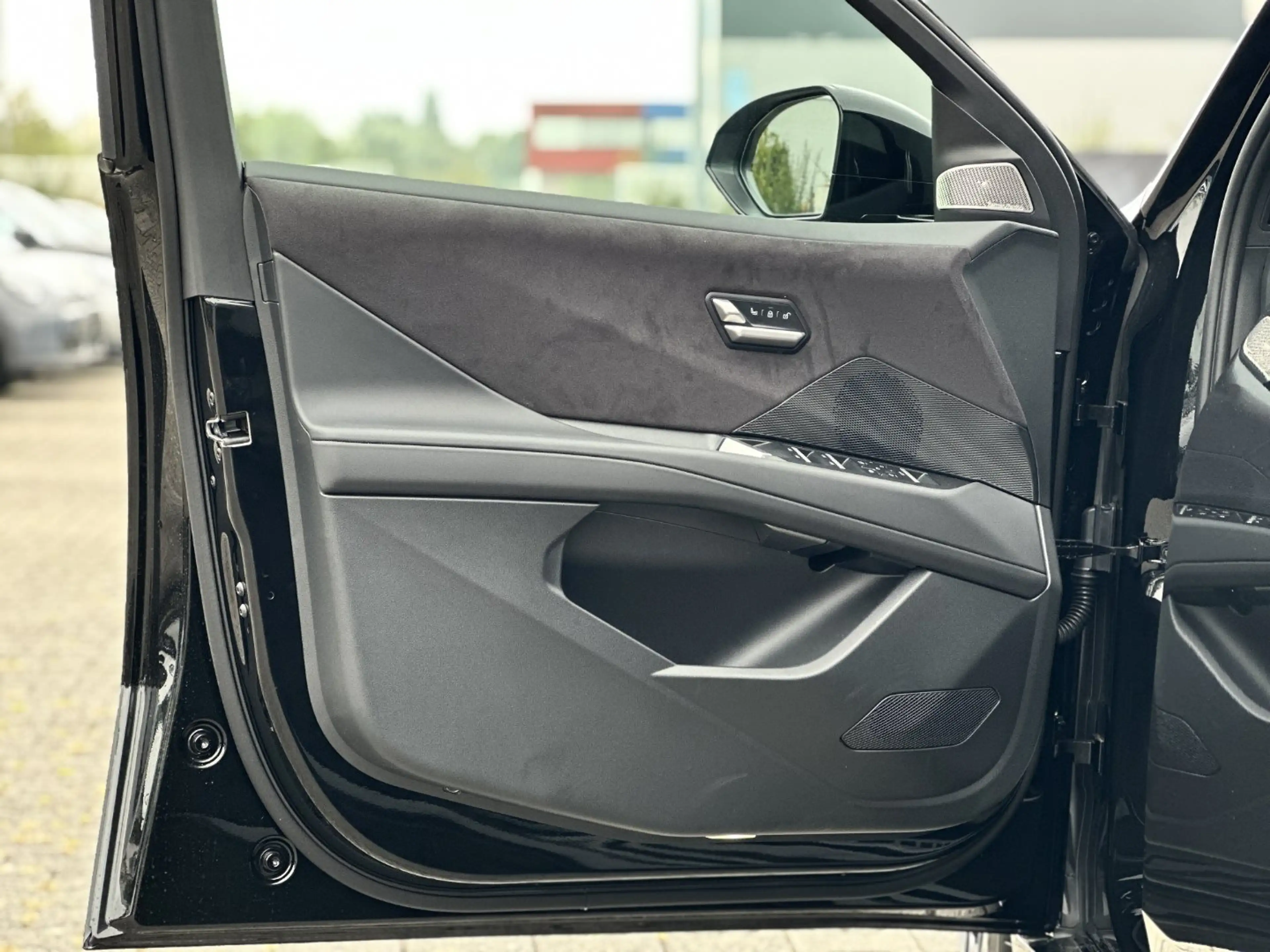 BMW iX3 40 M Sport Pro H&K AHK Panorama — photo 9
