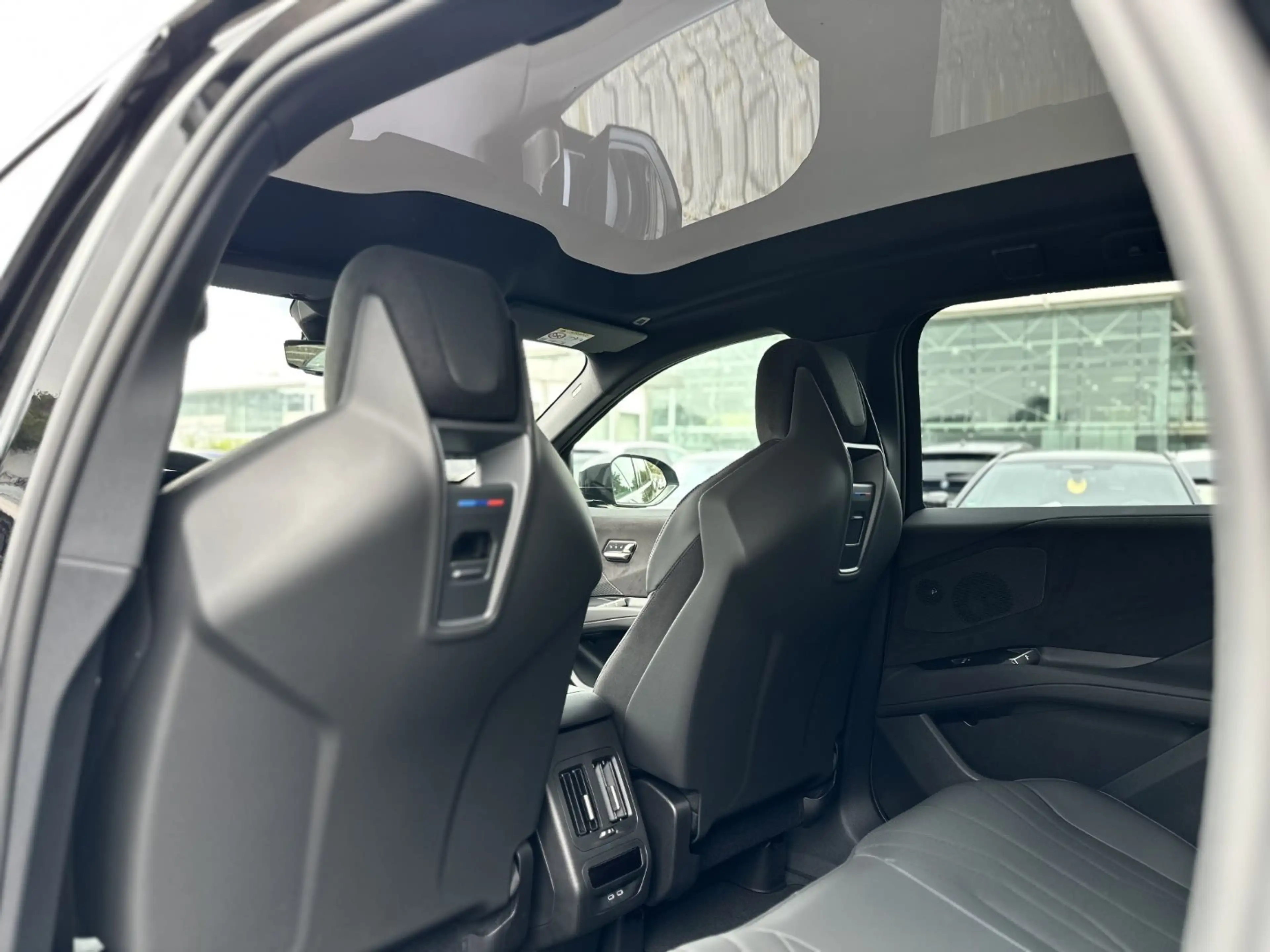 BMW iX3 40 M Sport Pro H&K AHK Panorama — photo 14