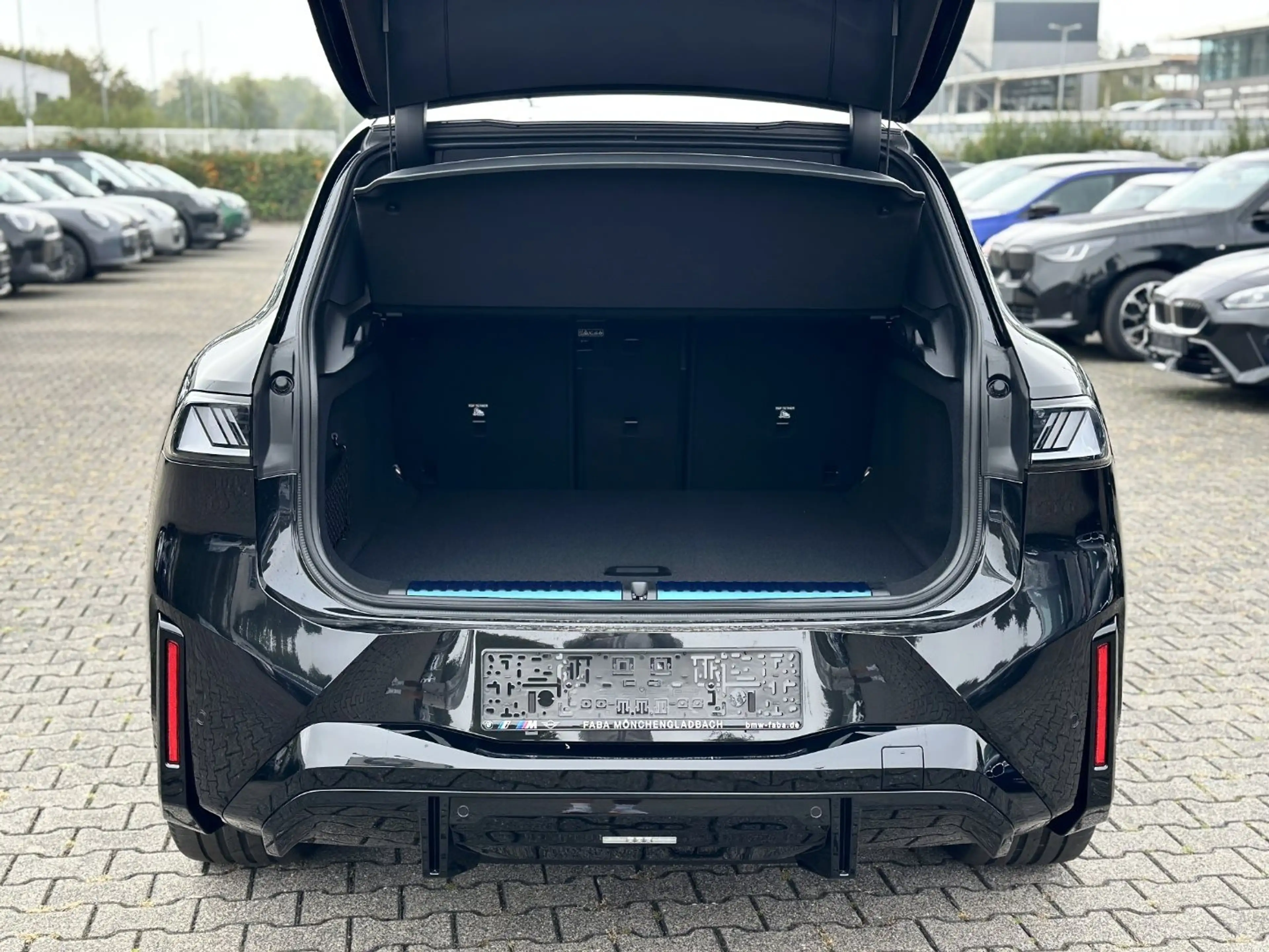 BMW iX3 40 M Sport Pro H&K AHK Panorama — photo 7