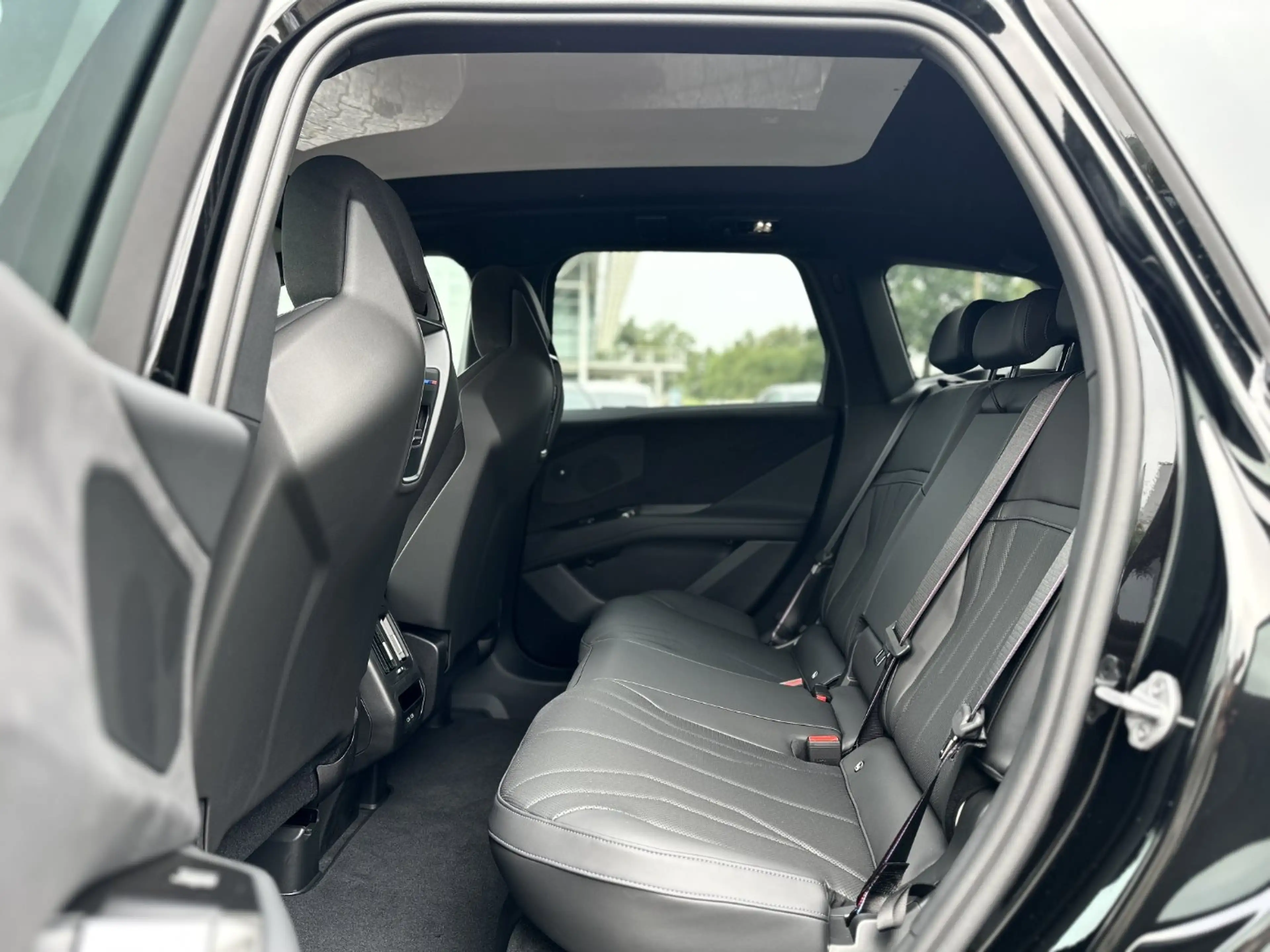 BMW iX3 40 M Sport Pro H&K AHK Panorama — photo 13