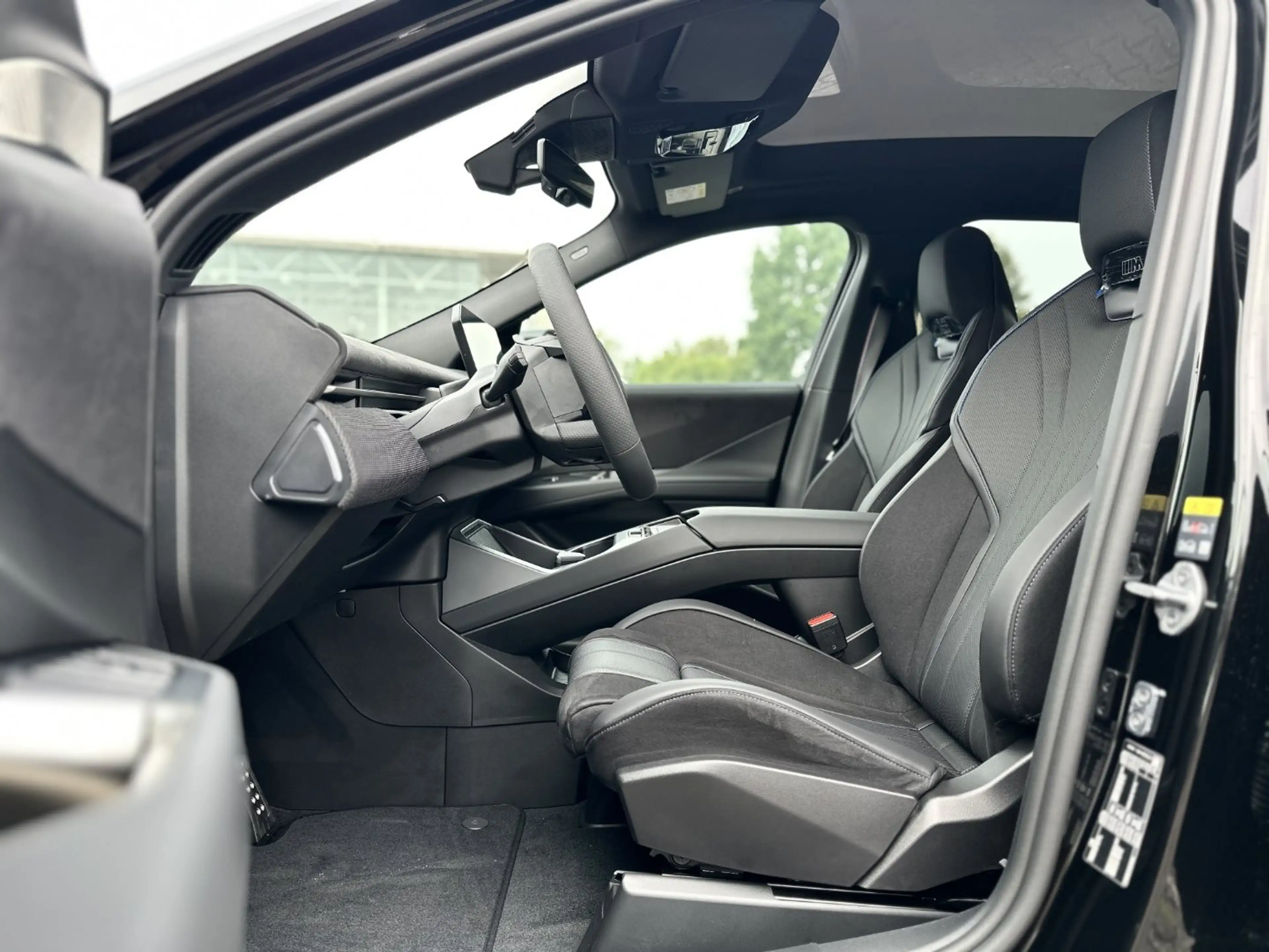 BMW iX3 40 M Sport Pro H&K AHK Panorama — photo 11