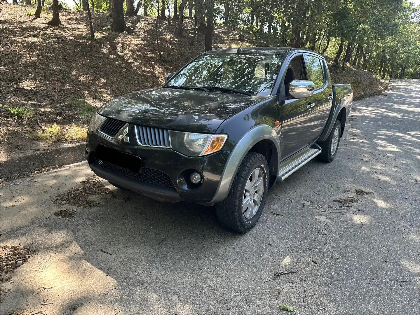 Mitsubishi L200 d.cab 2.5 di-d Intense - 2