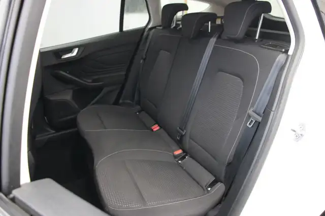 Ford Focus view 10
