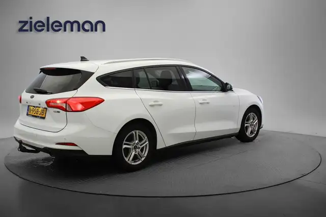 Ford Focus view 16