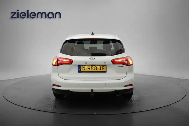 Ford Focus view 17