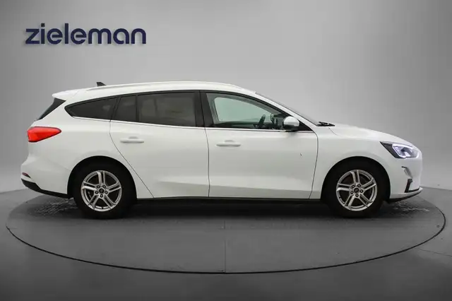 Ford Focus view 15