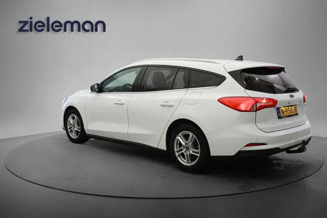 Ford Focus view 3
