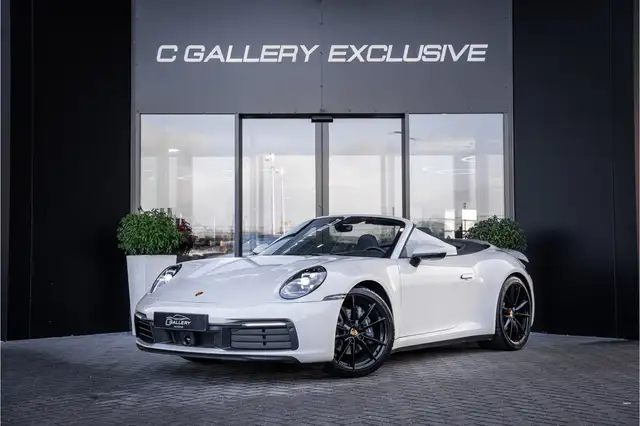 Porsche 992 view 3
