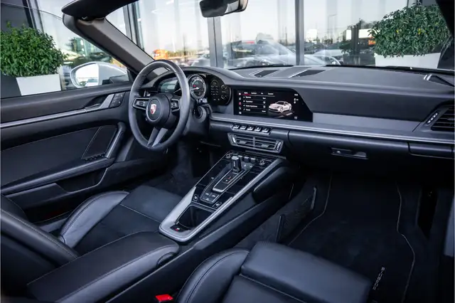 Porsche 992 view 11
