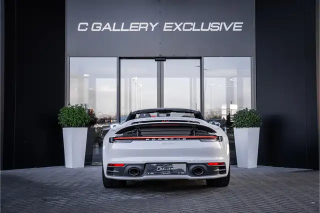 Porsche 992 view 7