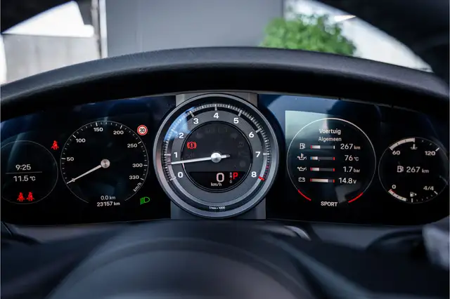 Porsche 992 view 14