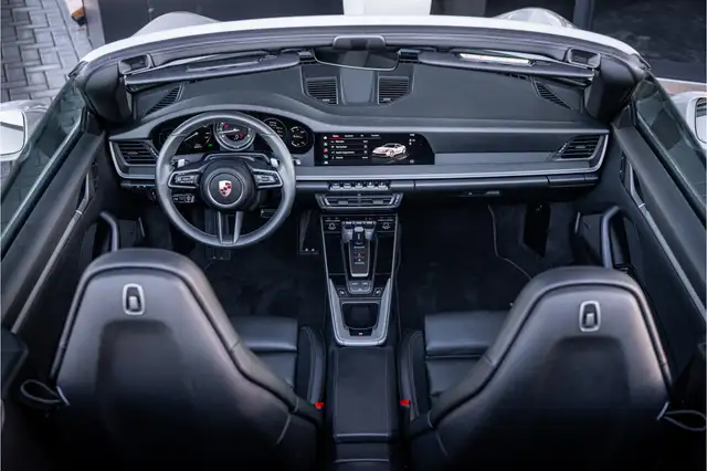 Porsche 992 view 10