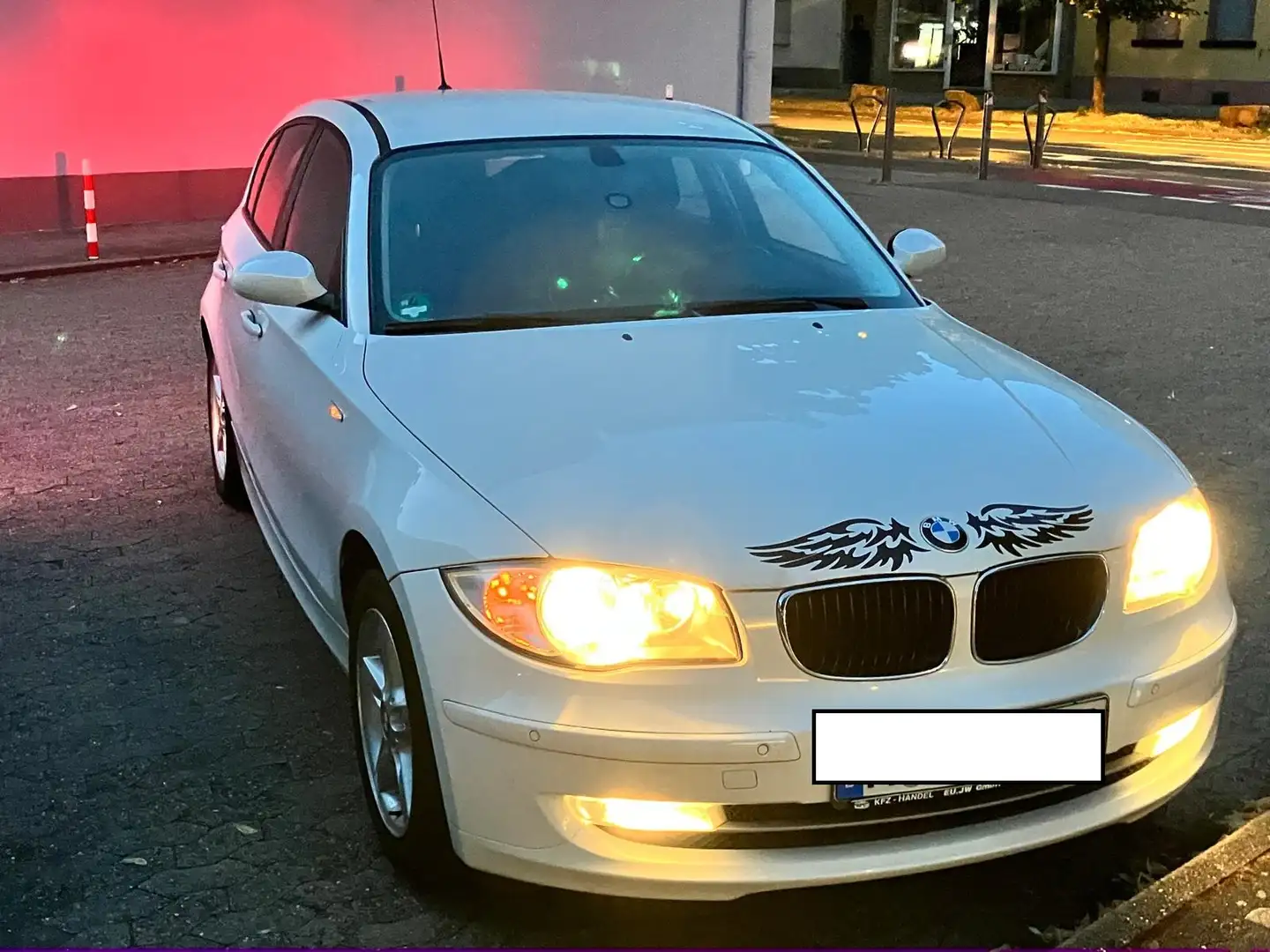 BMW 116 1er (5-Türer) 116i Bílá - 1