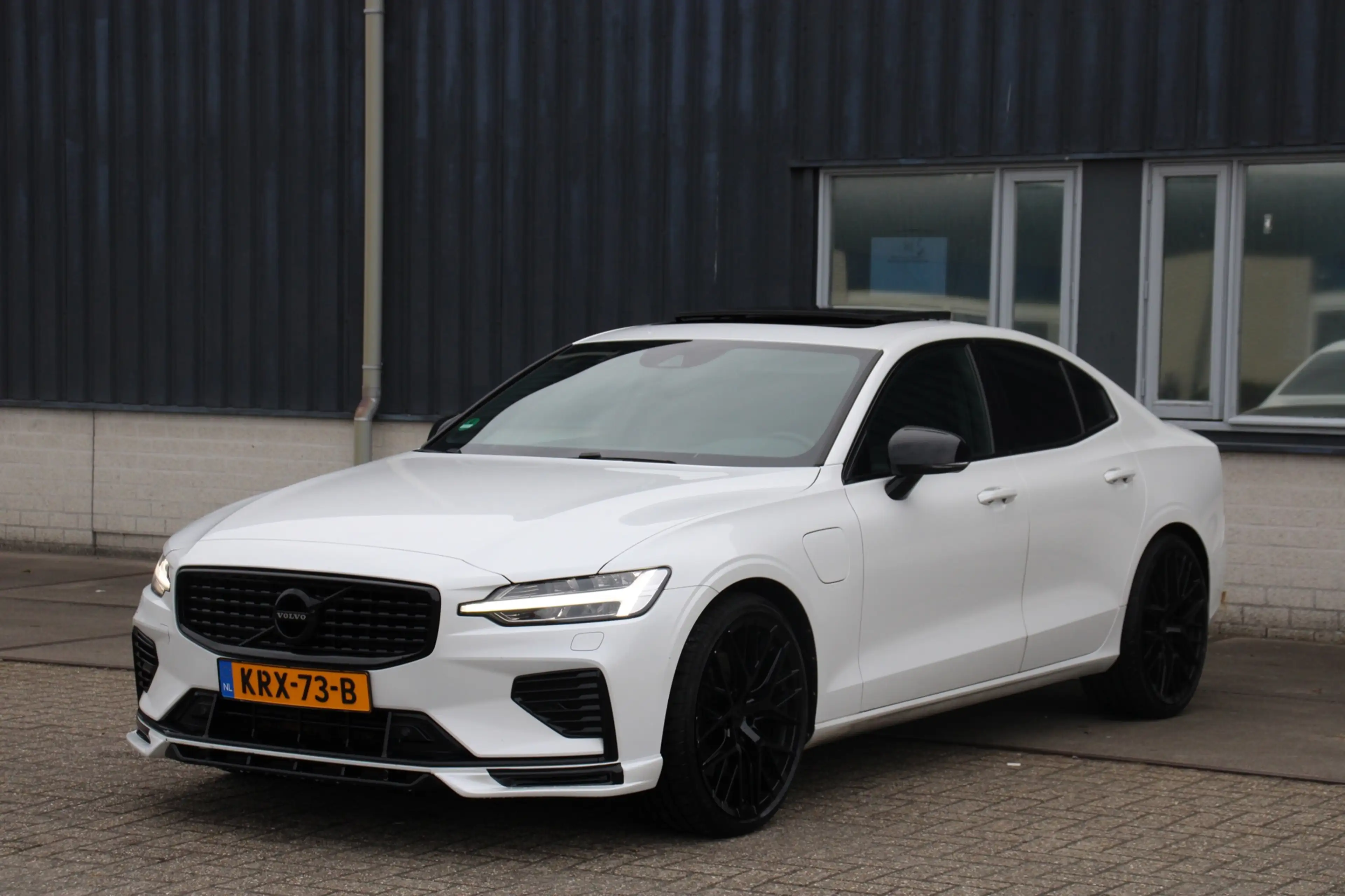 Volvo S60 2.0 T8 AWD R-Design Pano Memory Harman&Kardon BTW — photo 7
