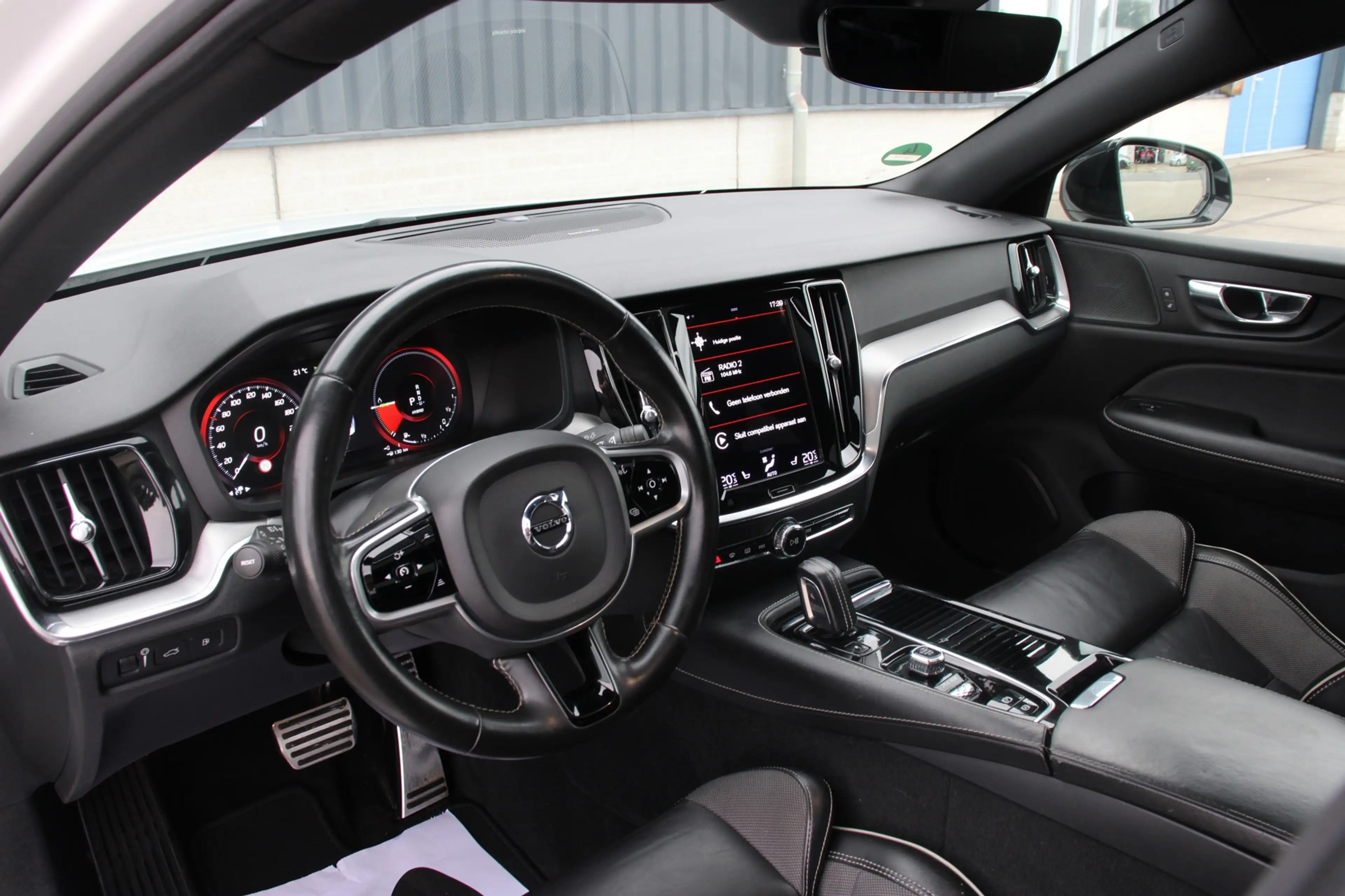 Volvo S60 2.0 T8 AWD R-Design Pano Memory Harman&Kardon BTW — photo 2