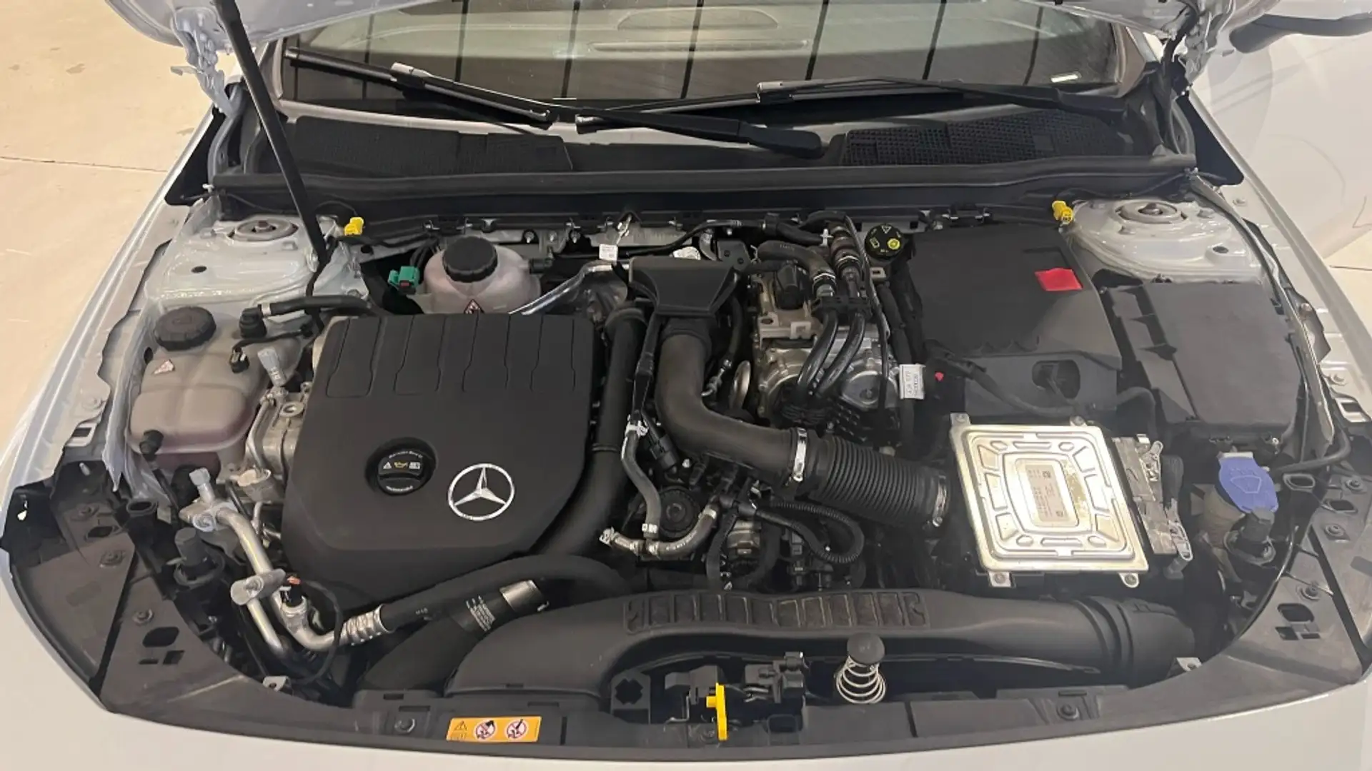 Mercedes-Benz CLA 250 250e 8G-DCT Weiß - 2