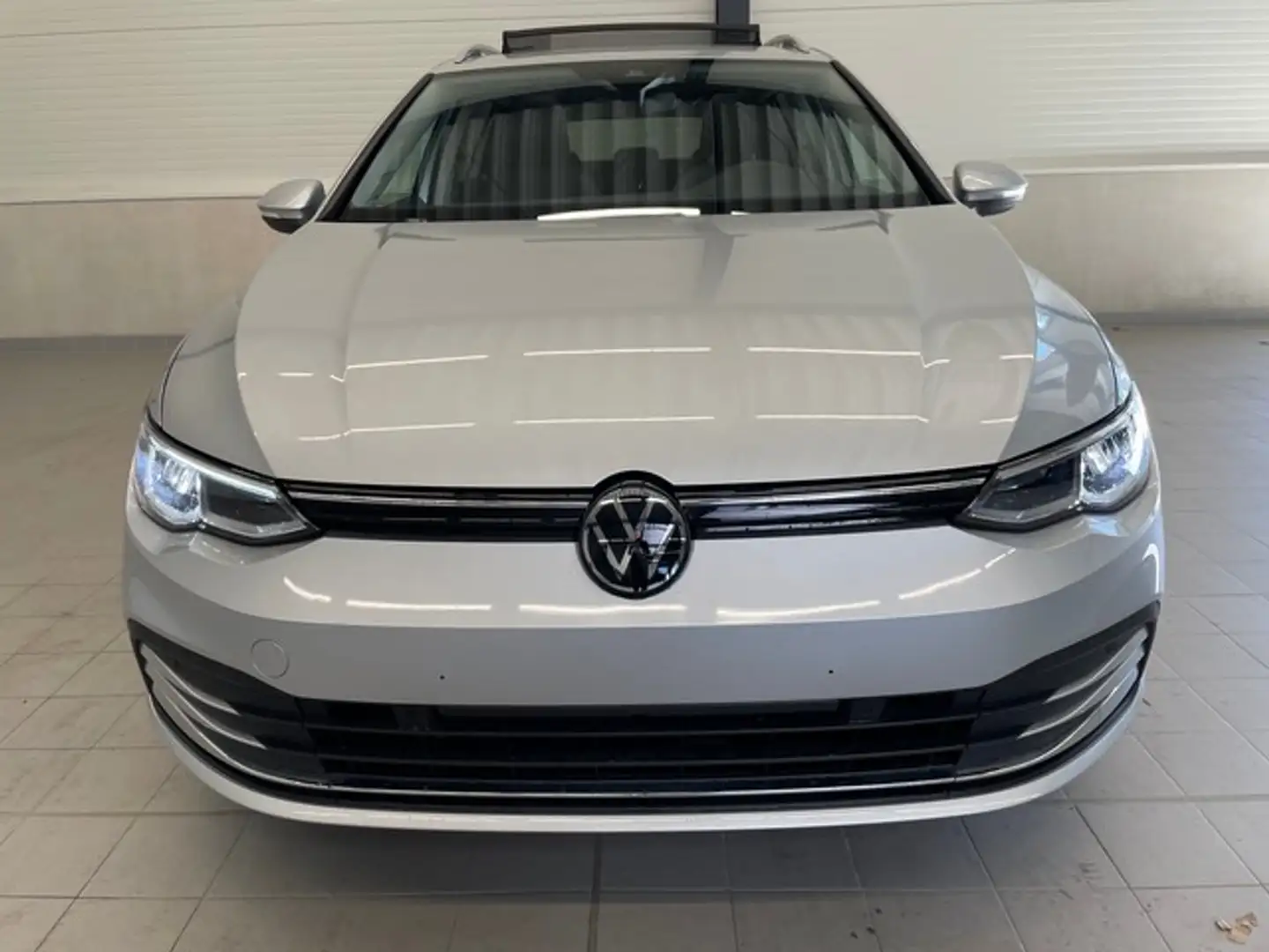 Volkswagen Golf VIII Variant 1.0 TSI Move PANO+ACC+LANE+LED+APP... Silber - 2