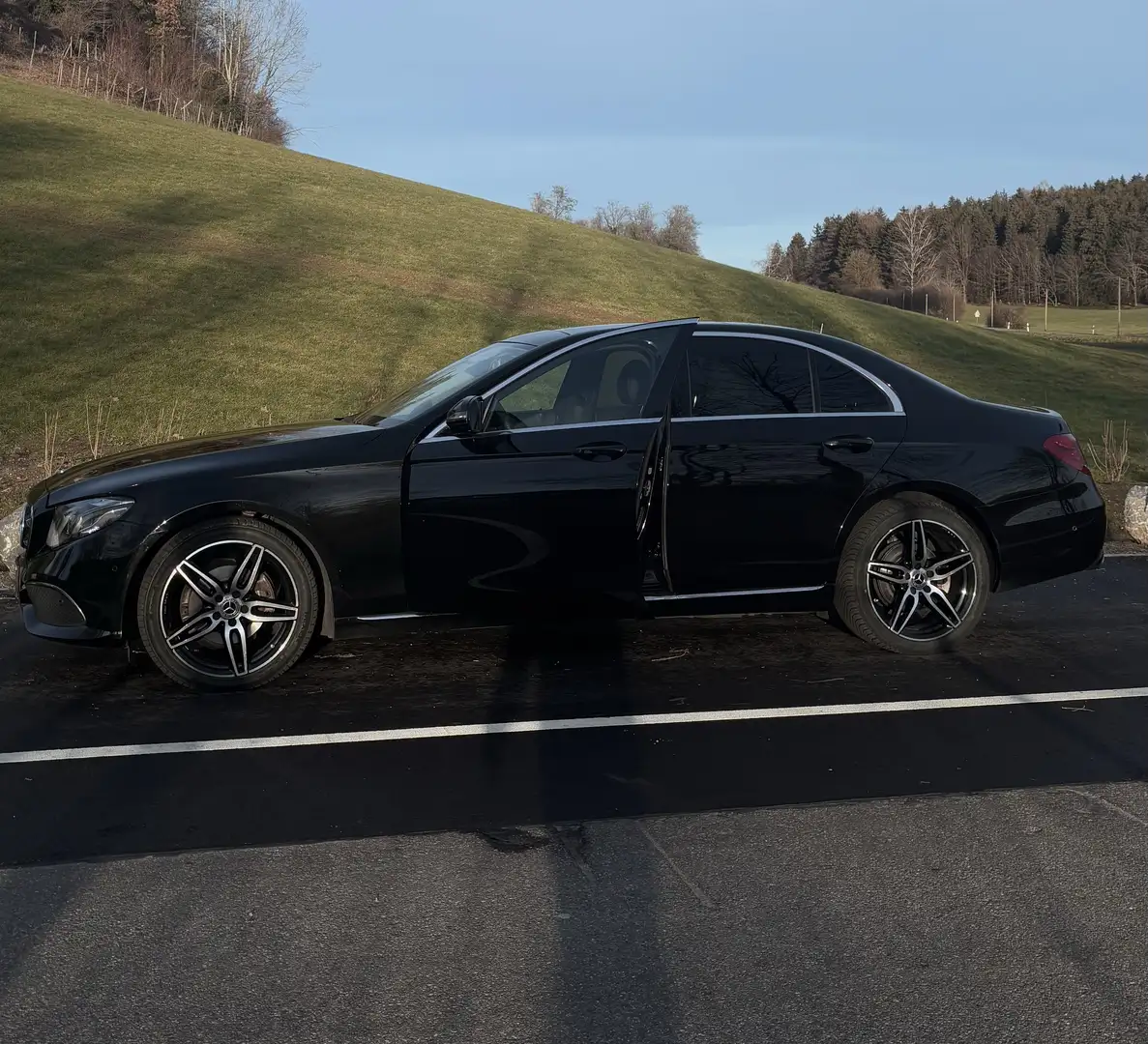 Mercedes-Benz E 220 FULL AMG**NIGHTPAKET**PANO**LED**360**BURMASTER** Schwarz - 2