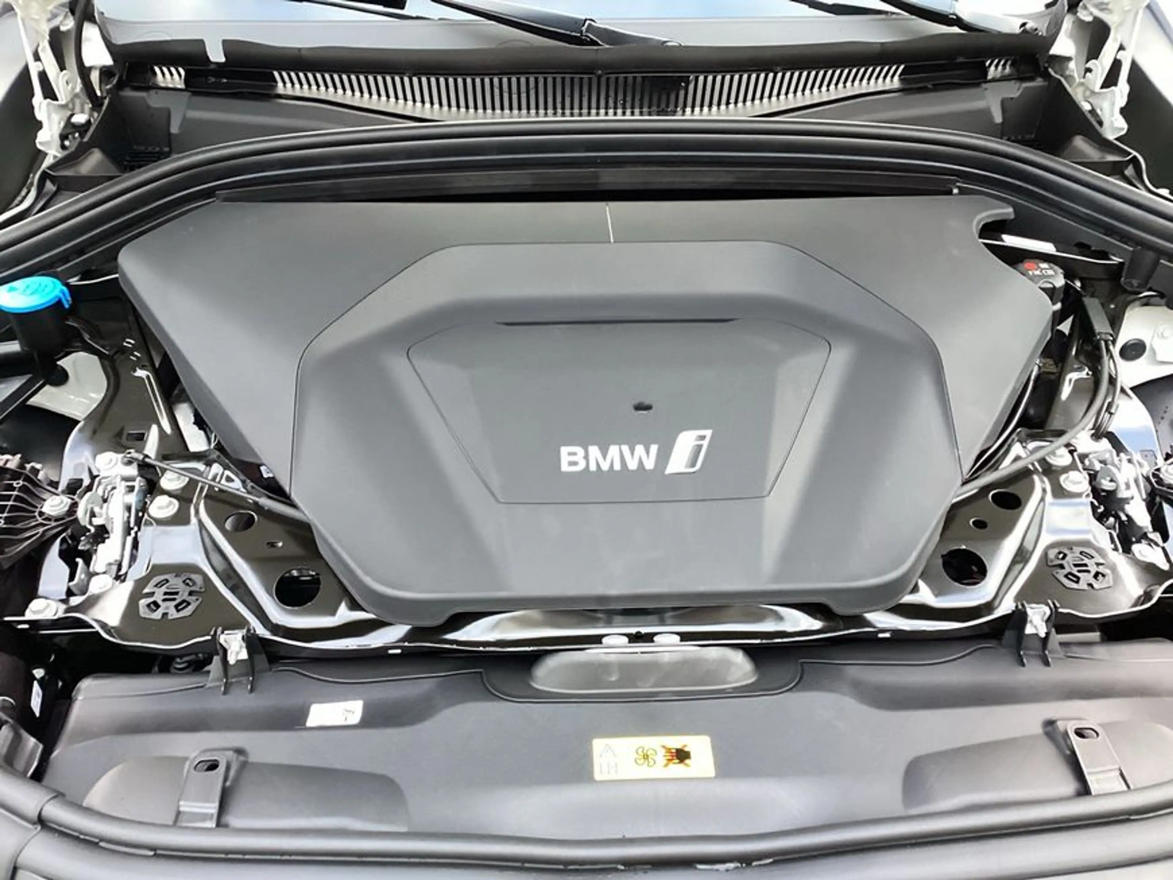 BMW iX2 xDrive30 225 kW, 5-türig (Strom) — photo 9