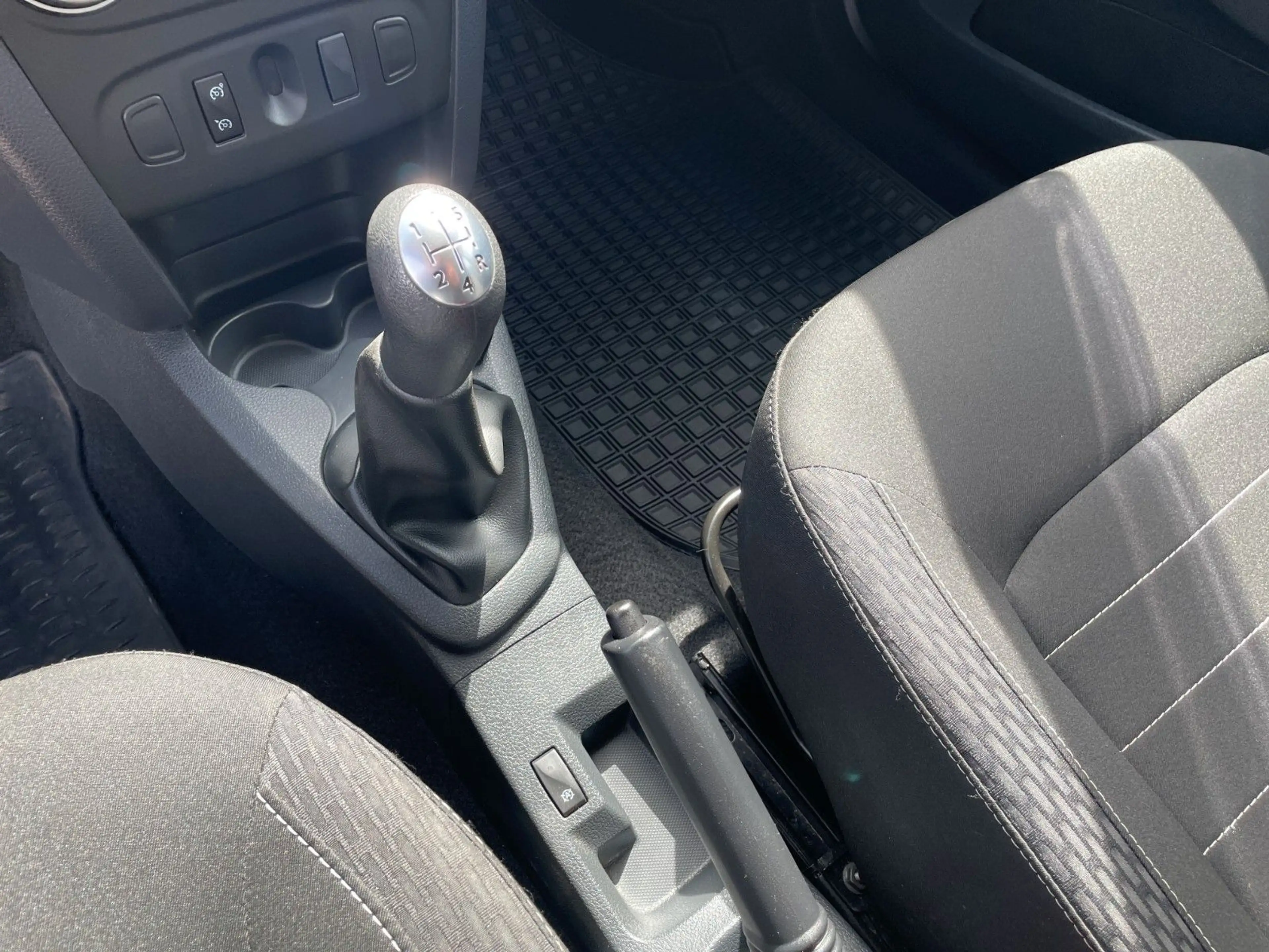 Dacia Logan II MCV 0.9 Schaltgetriebe - Comfort — photo 11