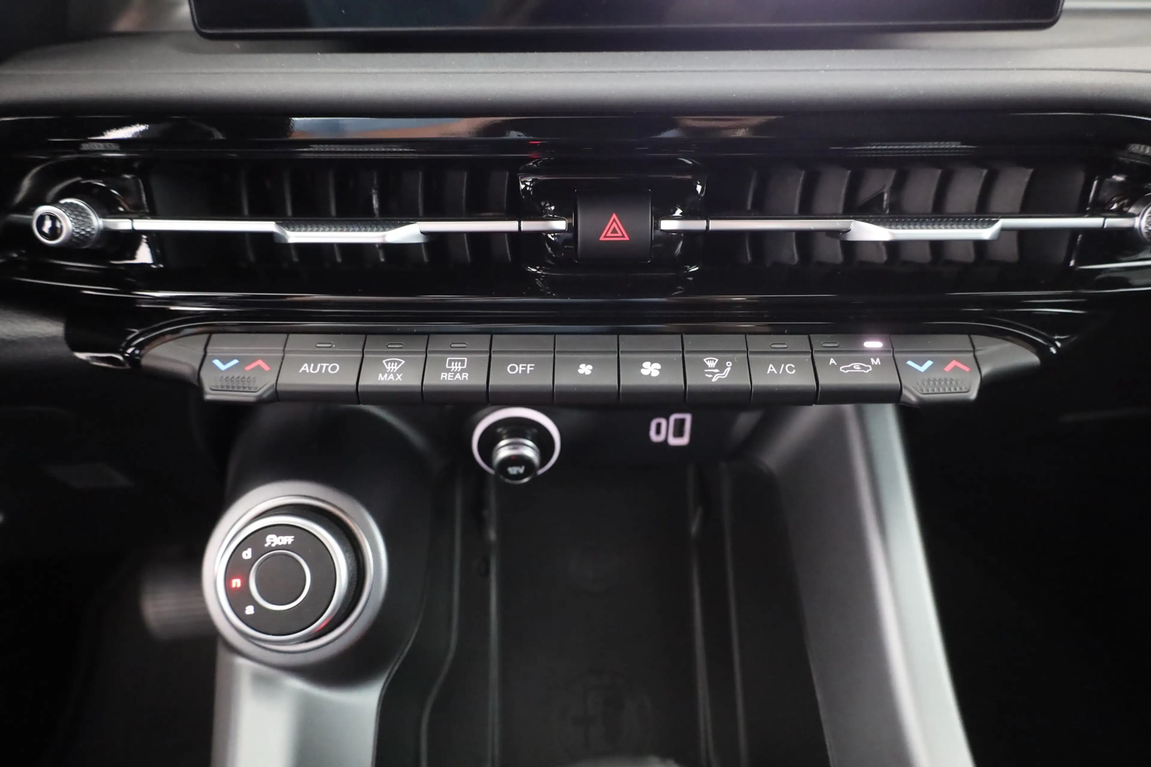 Alfa Romeo Tonale 1.5 M-Hybrid Sprint LED Navi Sitzheizung — photo 12
