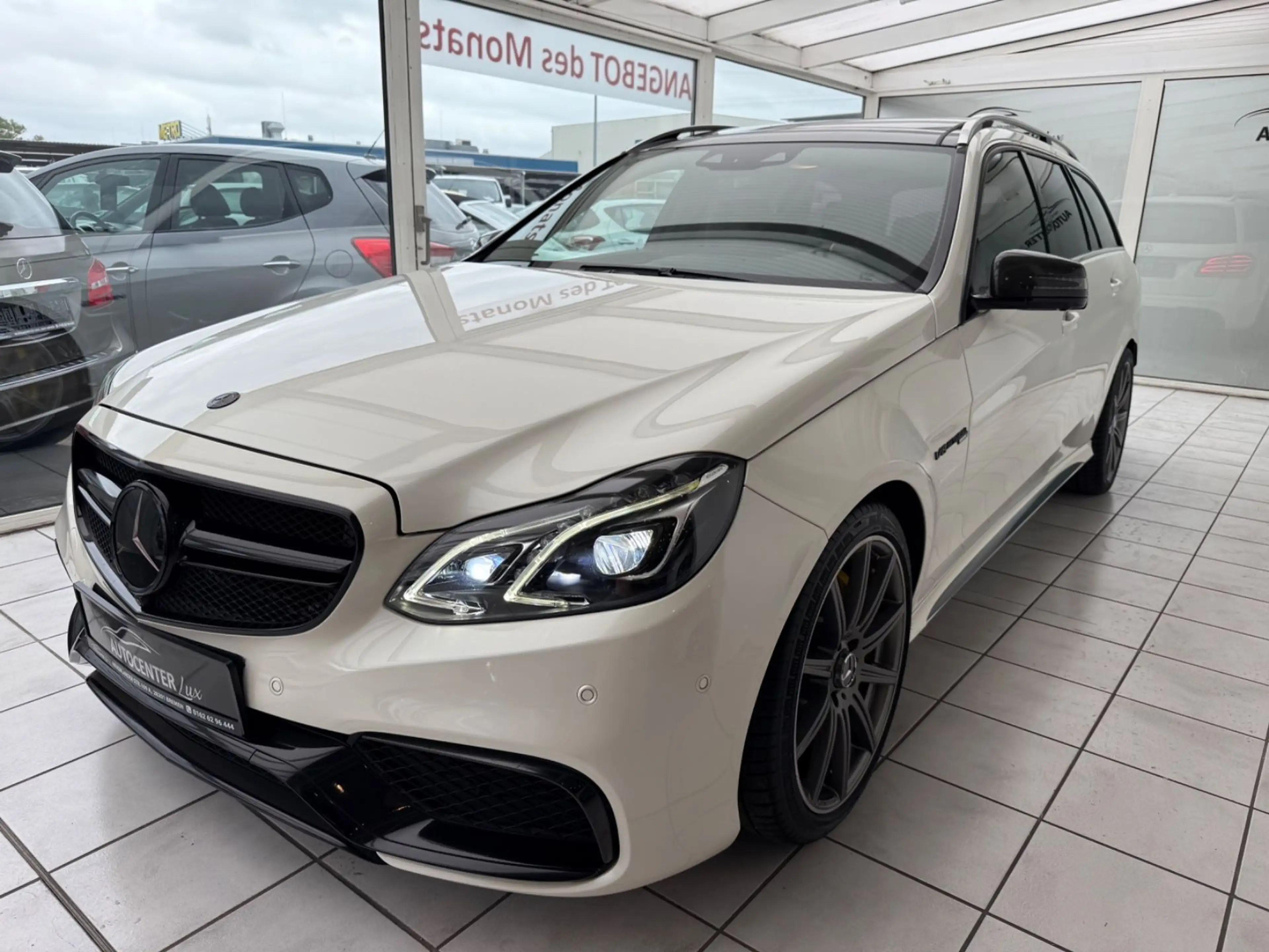 Mercedes-Benz E 63 AMG 4Matic *Pano*TV*Navi*B&O*Klappe