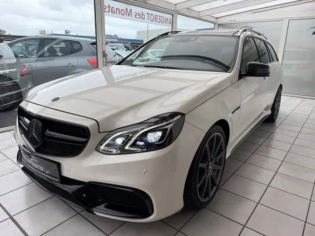 Mercedes-Benz E 63 AMG 4Matic *Pano*TV*Navi*B&O*Klappe