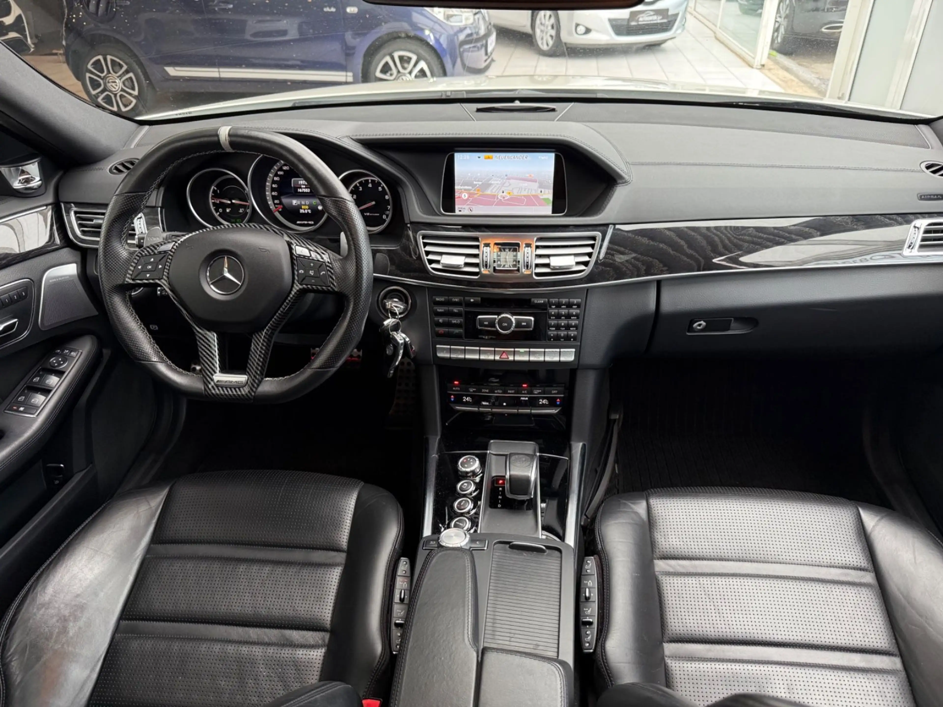 Mercedes-Benz E 63 AMG 4Matic *Pano*TV*Navi*B&O*Klappe — photo 12