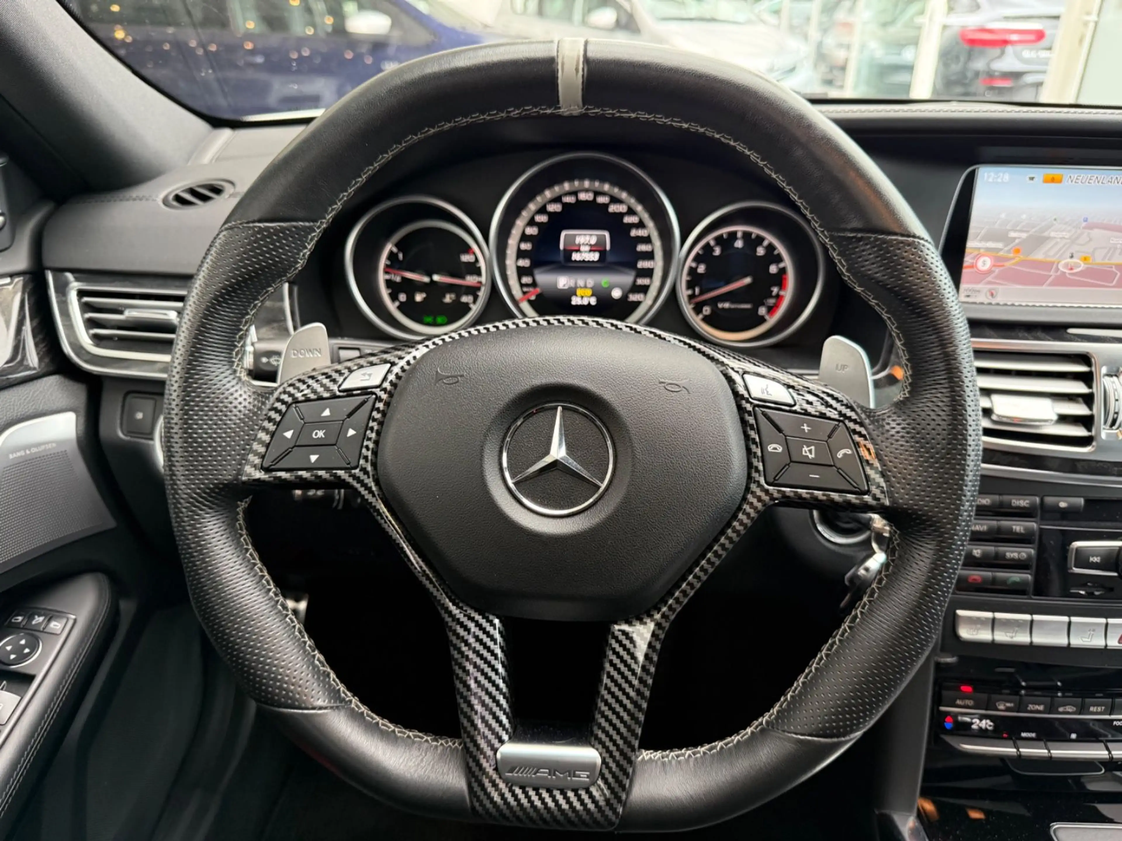 Mercedes-Benz E 63 AMG 4Matic *Pano*TV*Navi*B&O*Klappe — photo 11