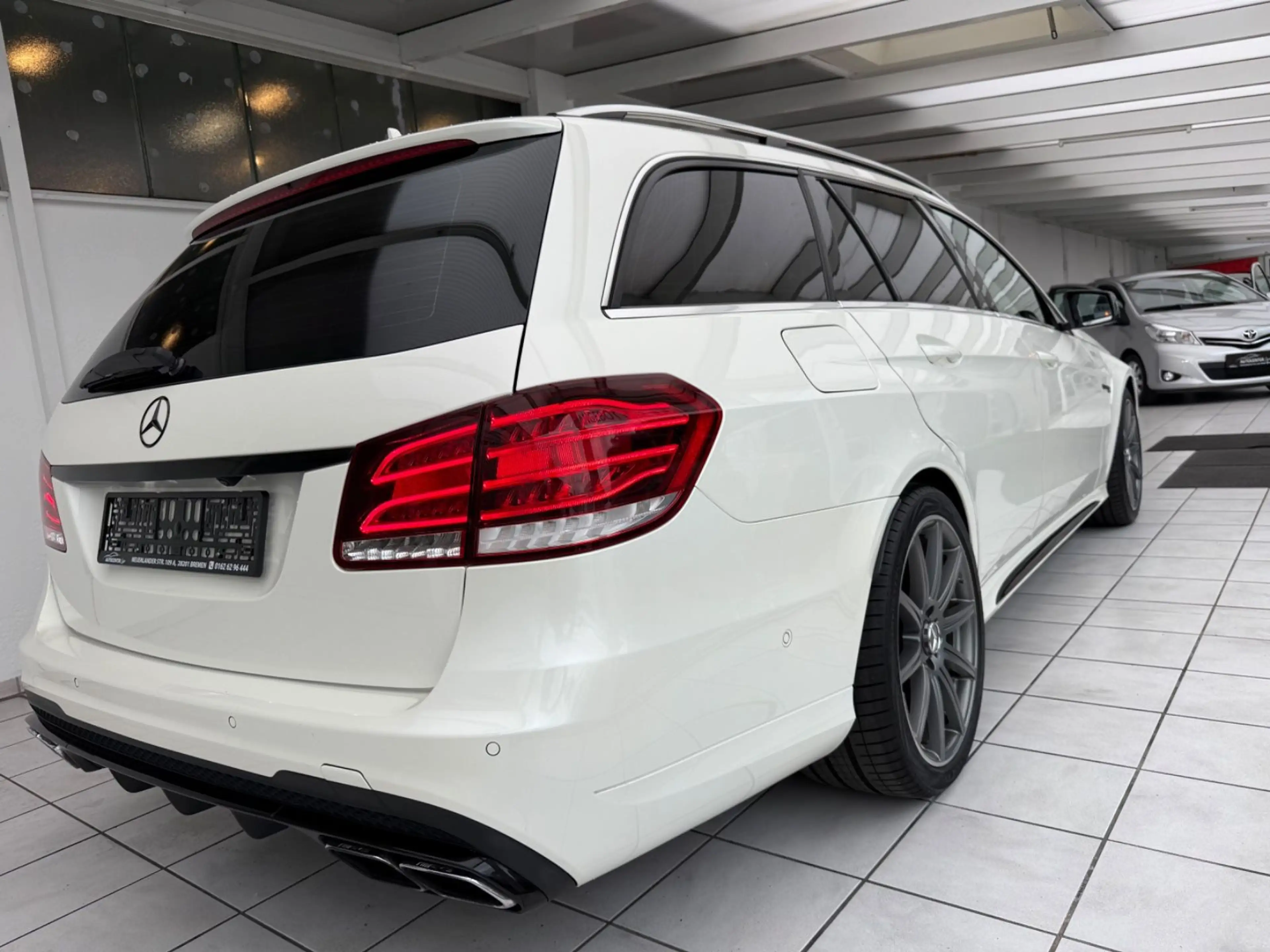 Mercedes-Benz E 63 AMG 4Matic *Pano*TV*Navi*B&O*Klappe — photo 5