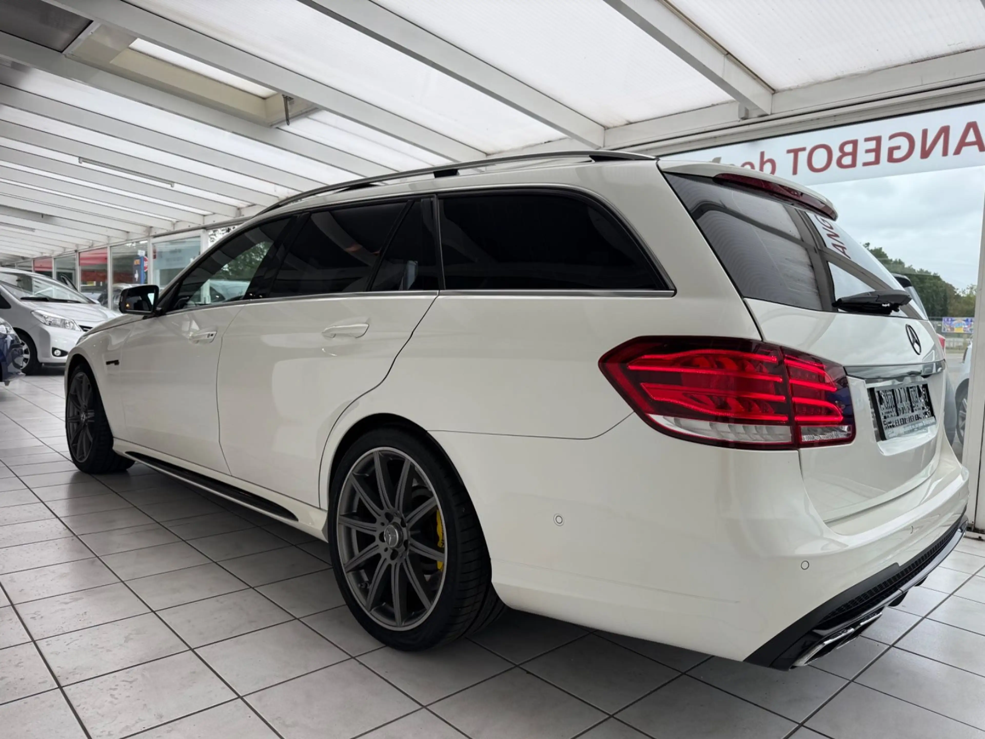 Mercedes-Benz E 63 AMG 4Matic *Pano*TV*Navi*B&O*Klappe — photo 9