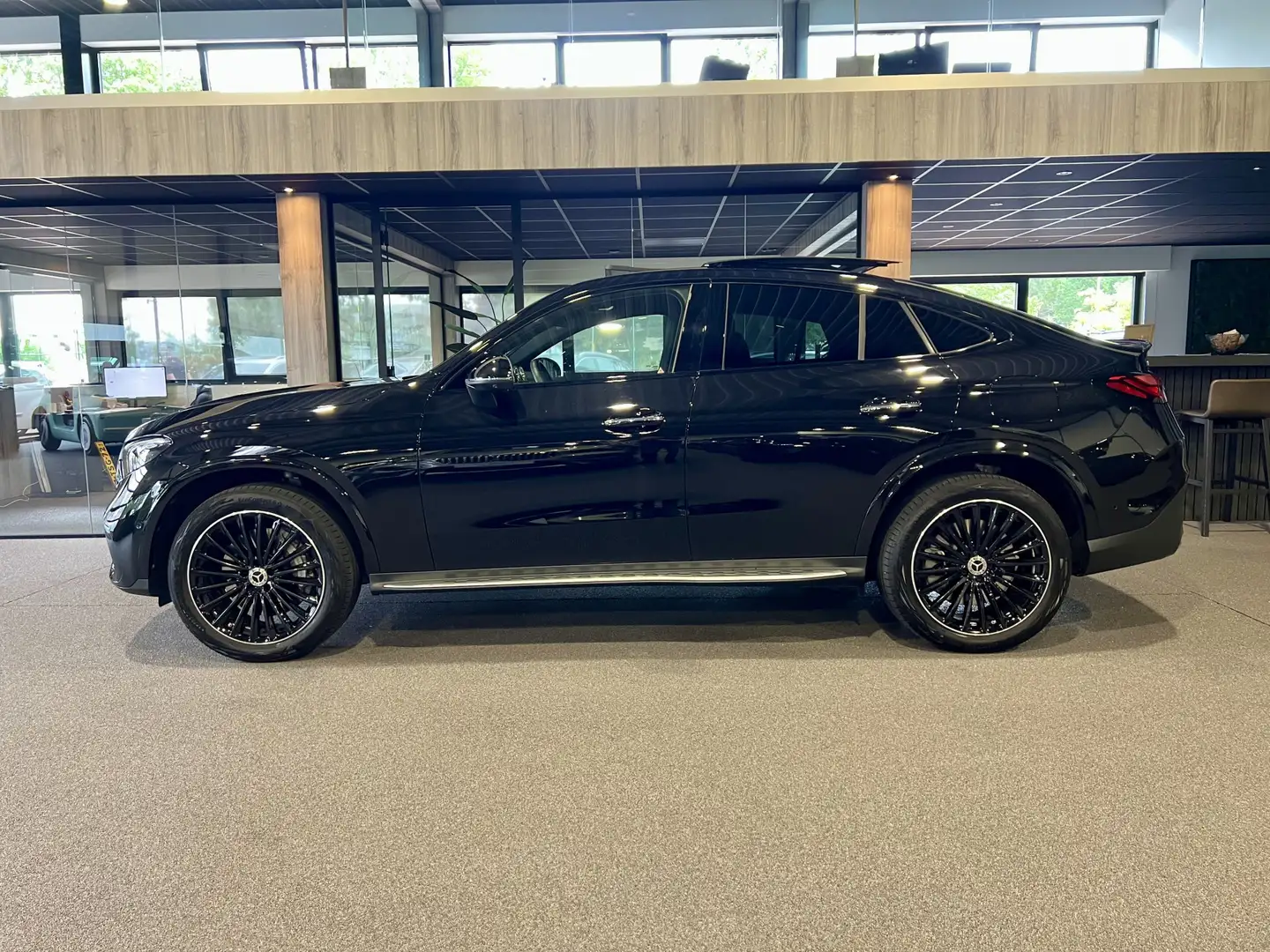 Mercedes-Benz GLC 400 Coupé 400e 4MATIC AMG Line Panaroma | Camera | Tre Zwart - 2