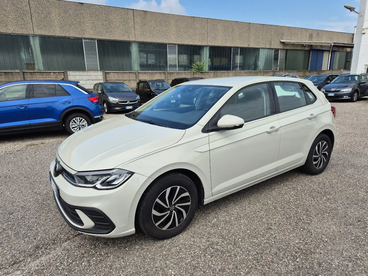 Volkswagen Polo 1.0 TSI LIFE 95 CV Grau - 1