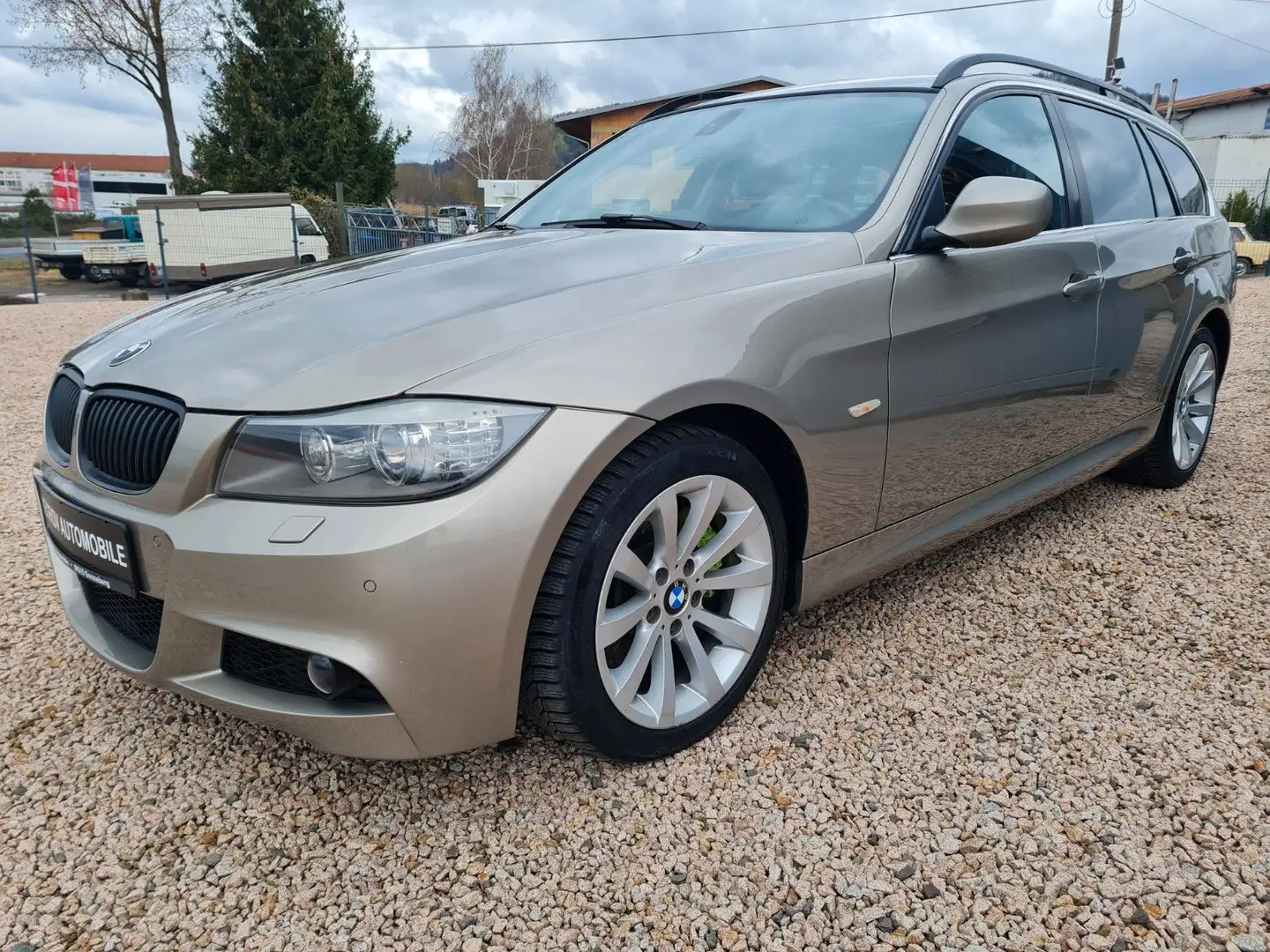 BMW 330 Baureihe 3 Touring 330d xDrive Braun - 2