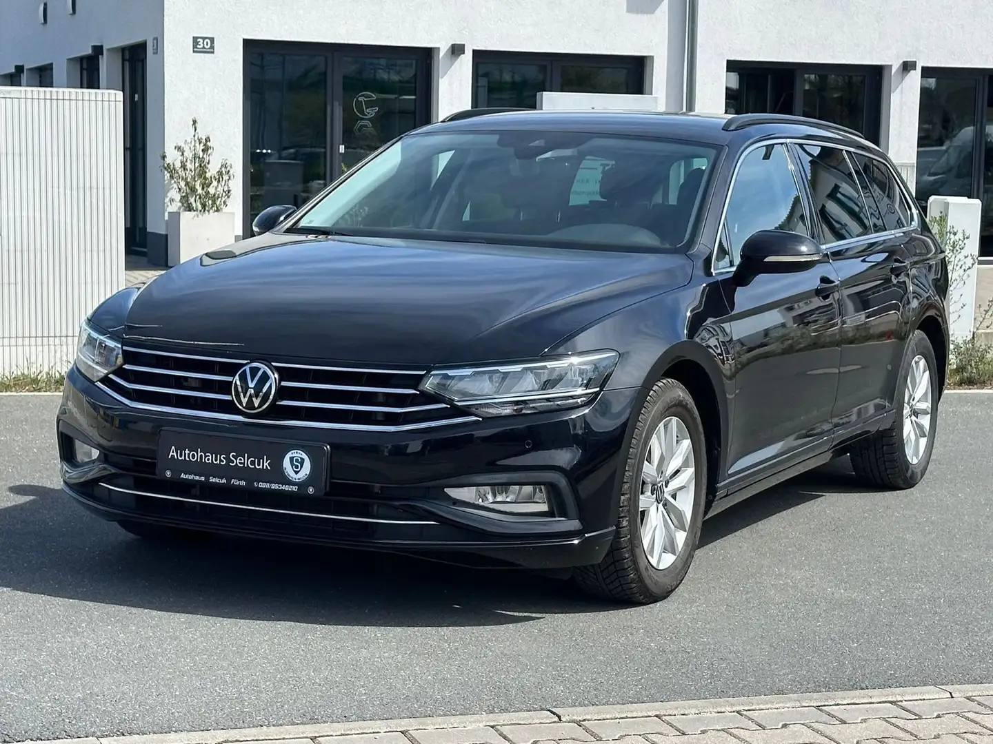 Volkswagen Passat Business *LED*Navi*SHZ*DSG* Schwarz - 2