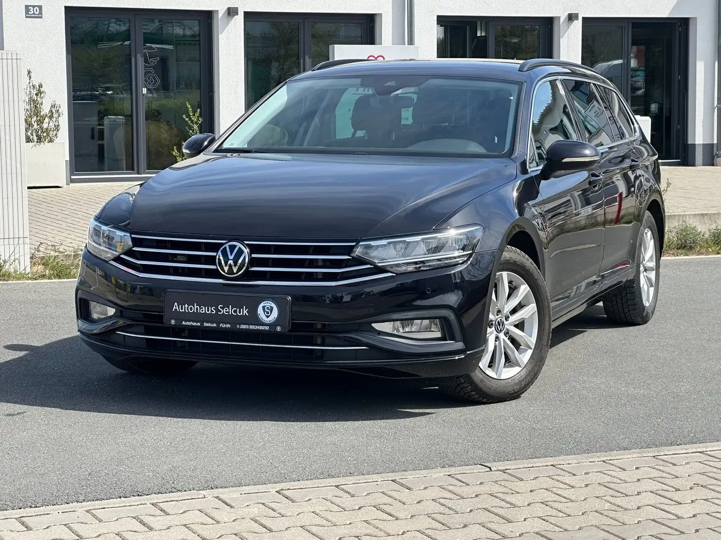 Volkswagen Passat Business *LED*Navi*SHZ*DSG* Schwarz - 1