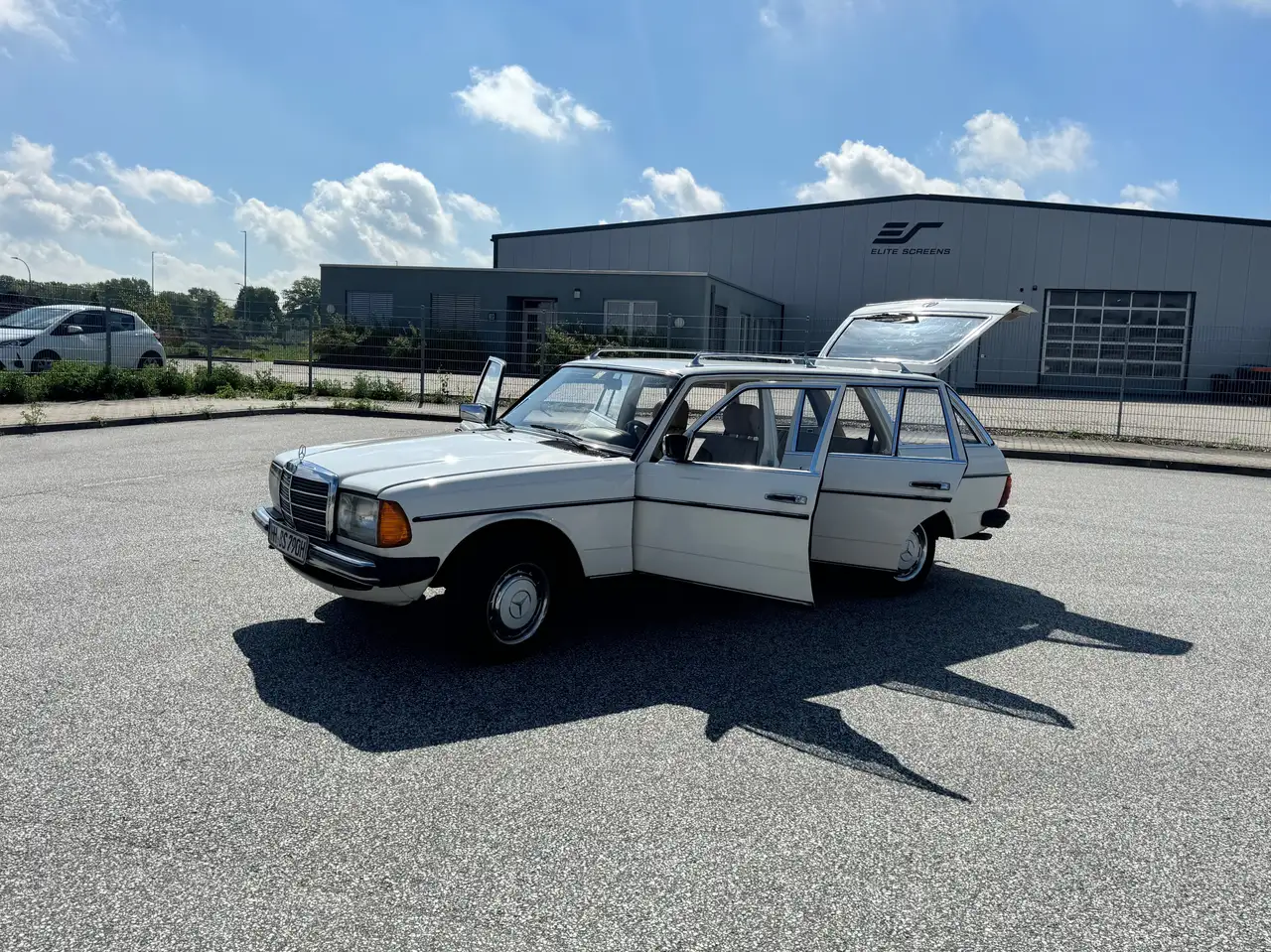Mercedes-Benz E 230 W123 230 TE, foto 12