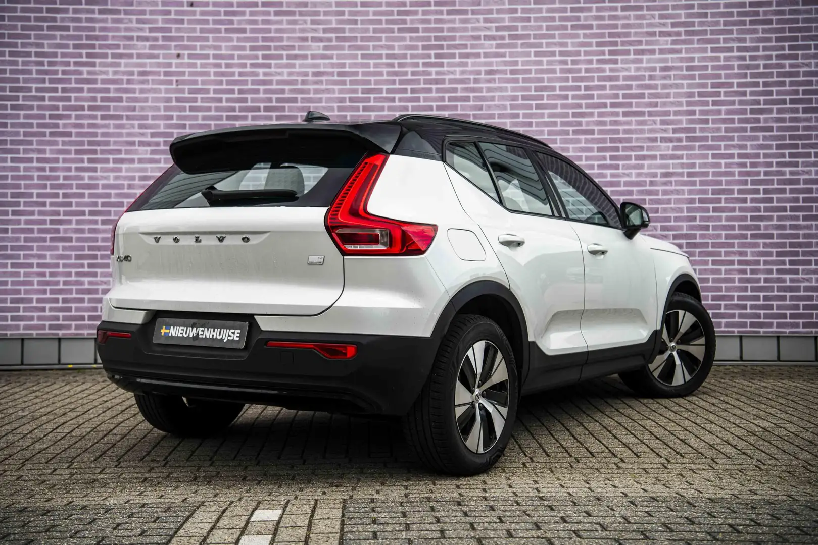 Volvo XC40 1.5 T4 Recharge R-Design Expression | Panoramadak Wit - 2