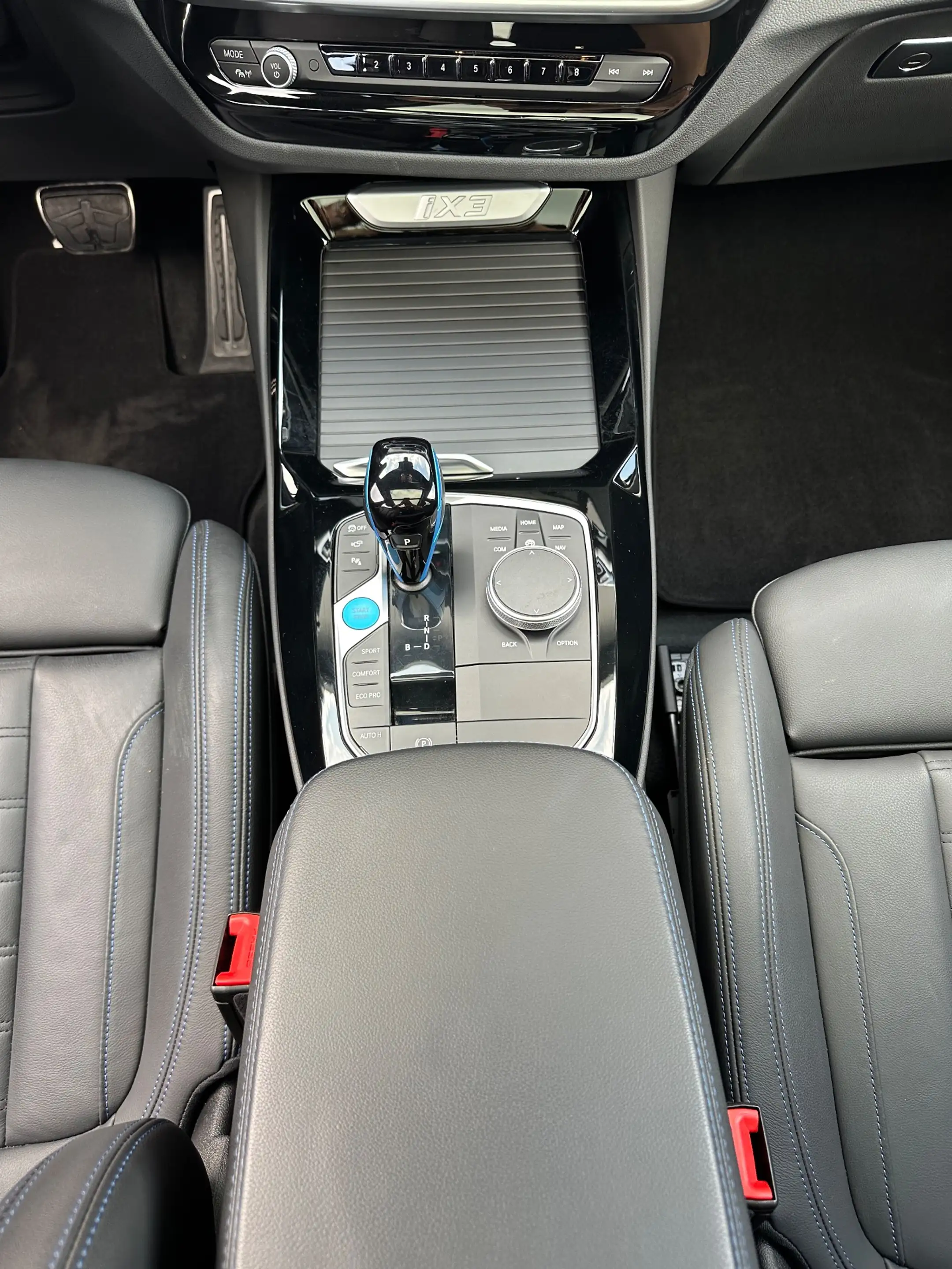 BMW iX3 Impressive NAV+LED+PANO+AHK+HUD+SHZ+DAB+20ZOLL — photo 14